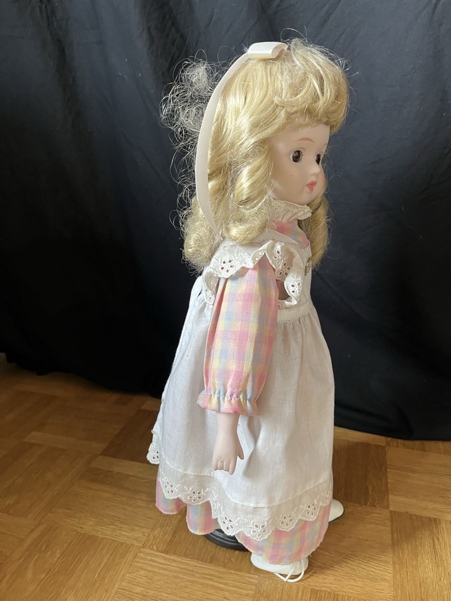Bambole: Keramikpuppe mit blonden Locken, ca. 45 cm – Nuovo (secondo la descrizione) da Ehrendingen venduto da urscurs 5