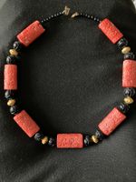tolles Collier mit geschnitzten Korallen und Onix