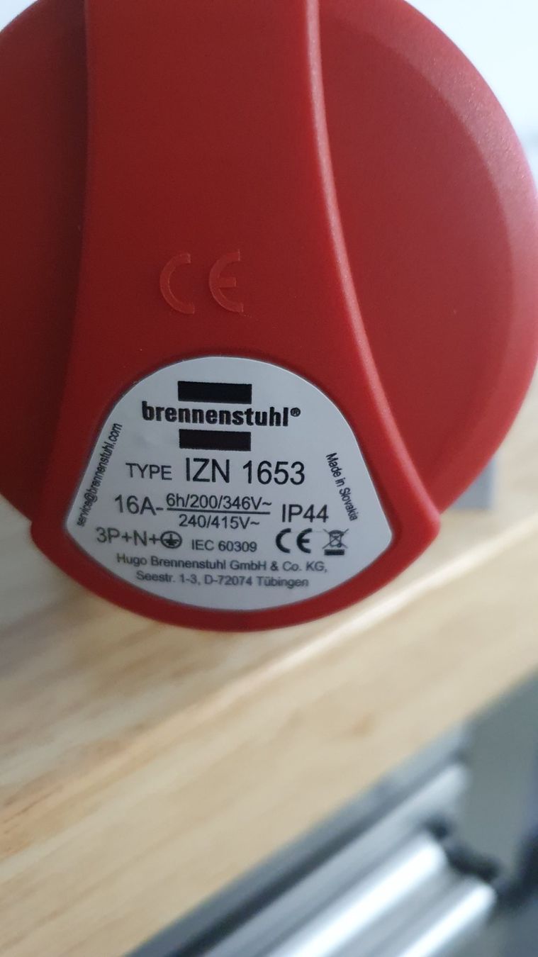 Spine: CEE-Wandsteckdose 400V/16A 5-polig – Usato da Grafenried venduto da Zhenya