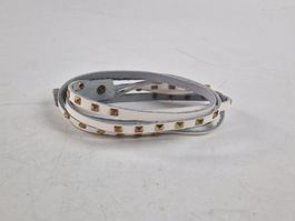 Weisses Armband mit goldfarbenem Dekor