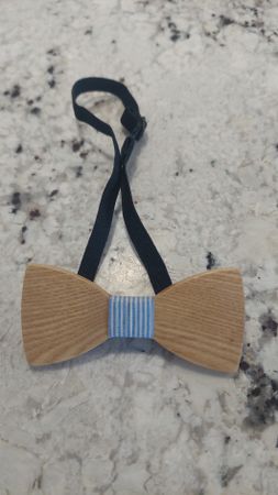 Noeud papillon en bois 10cm.