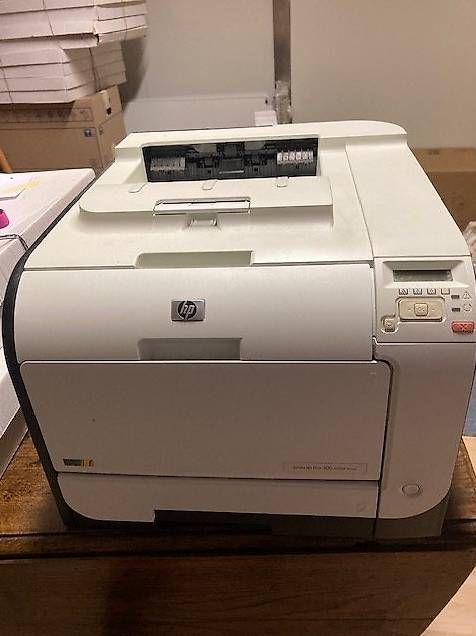 Stampanti: Laserprinter HP Laser Jet PRO 300 color – Usato da St. Gallen venduto da jbr_q7tx 1