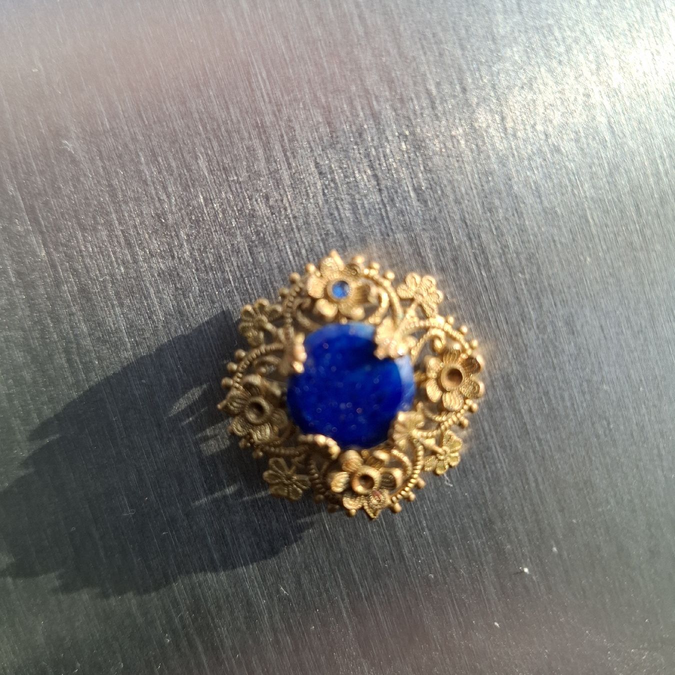 Spille & Fermagli: schöne Brosche mit blauem Stein Lapislazuli ? Vintage – Usato da Ennetbaden venduto da Rosen1 1