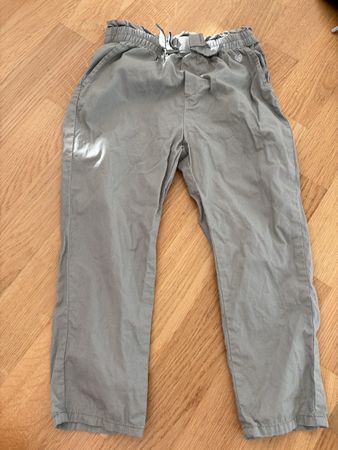 Schöne Stoffhose Gr. 104