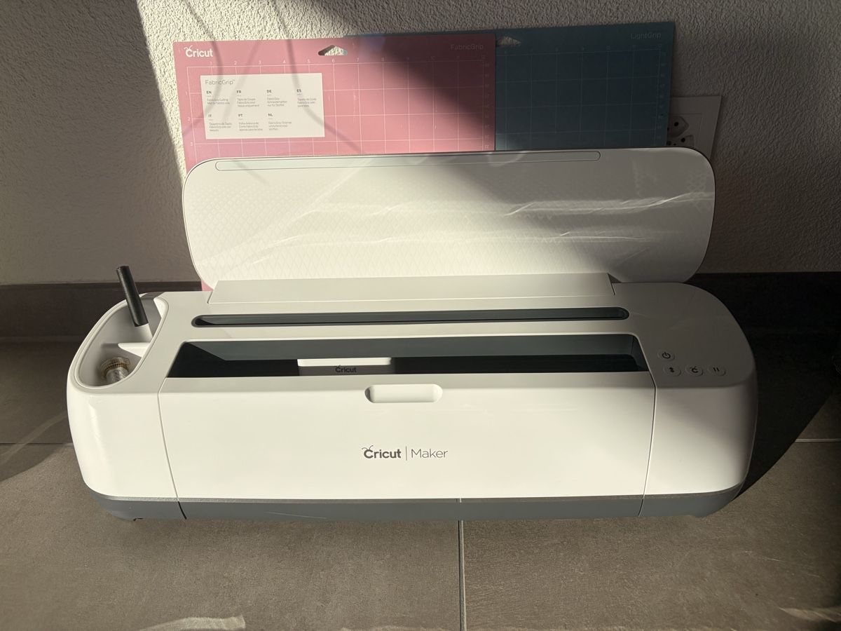 Cricut Kit bricolage: Machine de découpe Cricut Maker avec accessoires – Nuovo (secondo la descrizione) da Le Mont-sur-Lausanne venduto da it-sell 8