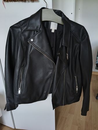 Schwarze Kunstlederjacke von H&M, Gr. 44 (M) Top Zustand!