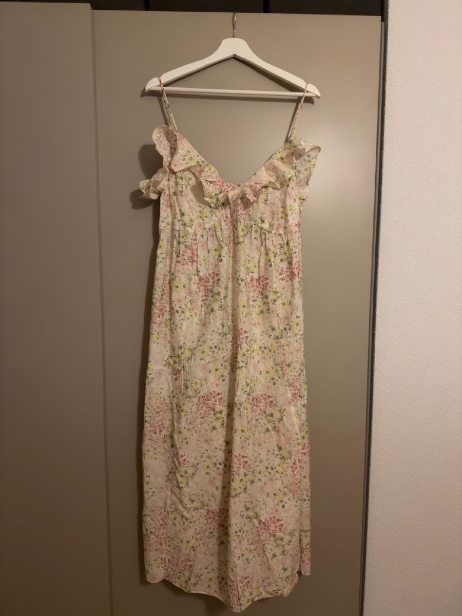 H&M Kleider: Kleid Sommerkleid Blumenmuster – Gebraucht aus Spreitenbach von ada_m5v9