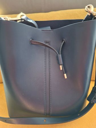 Sac seau cuir bleu marine foncé, femme, bon état