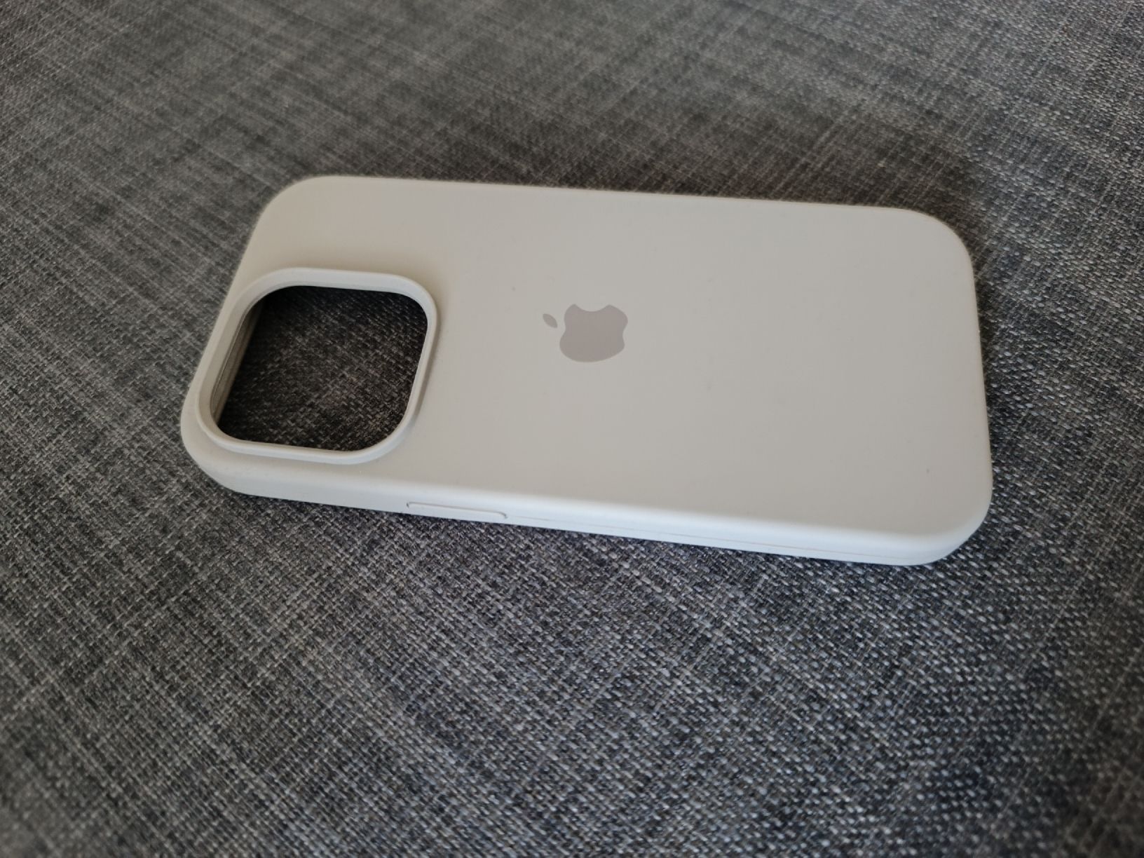 Cover & Protezioni schermo: Apple iPhone 13 Pro Silikon Case, graubraun - neu – Nuovo (secondo la descrizione) da Seuzach venduto da Lettuce10 2