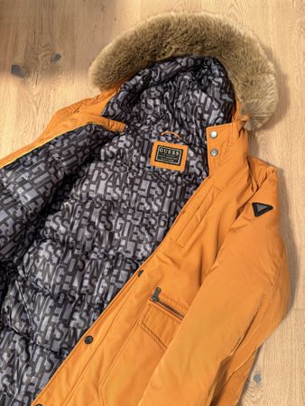Guess Winterjacke XL mit Kapuze - Top Zustand!