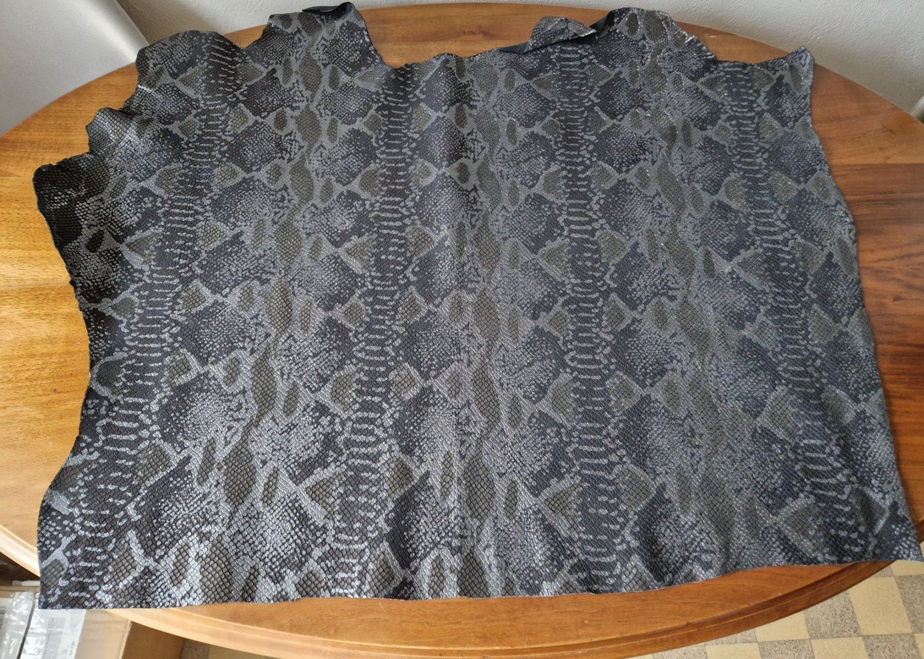 Tessuti: 2 Stück Leder – Nuovo (secondo la descrizione) da Bern venduto da Antikbatik 2