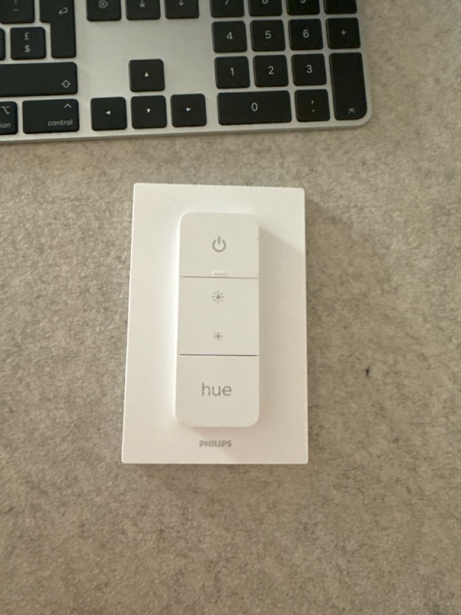 Philips Fernbedienungen: Télécommande Philips hue  – Gebraucht aus Epalinges von ben_r5x5