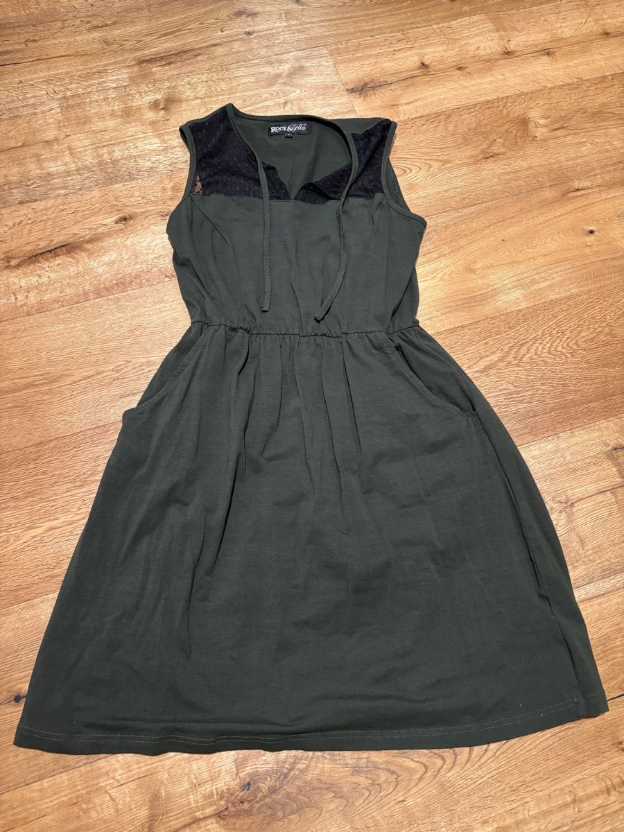 Kleider: dunkelgrünes Kleid S – Gebraucht aus Mols von Sangi55