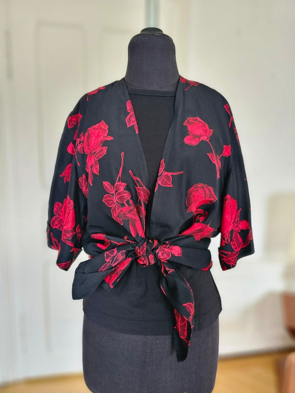 Camicette: Vintage Bluse Kimono Rosenmuster, Grösse 38 – Usato da Ried-Brig venduto da Zzyzx