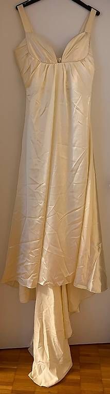 Robes: Vendo abito da cerimonia giallo – D'occasion à Jona par sen_vd8v 1