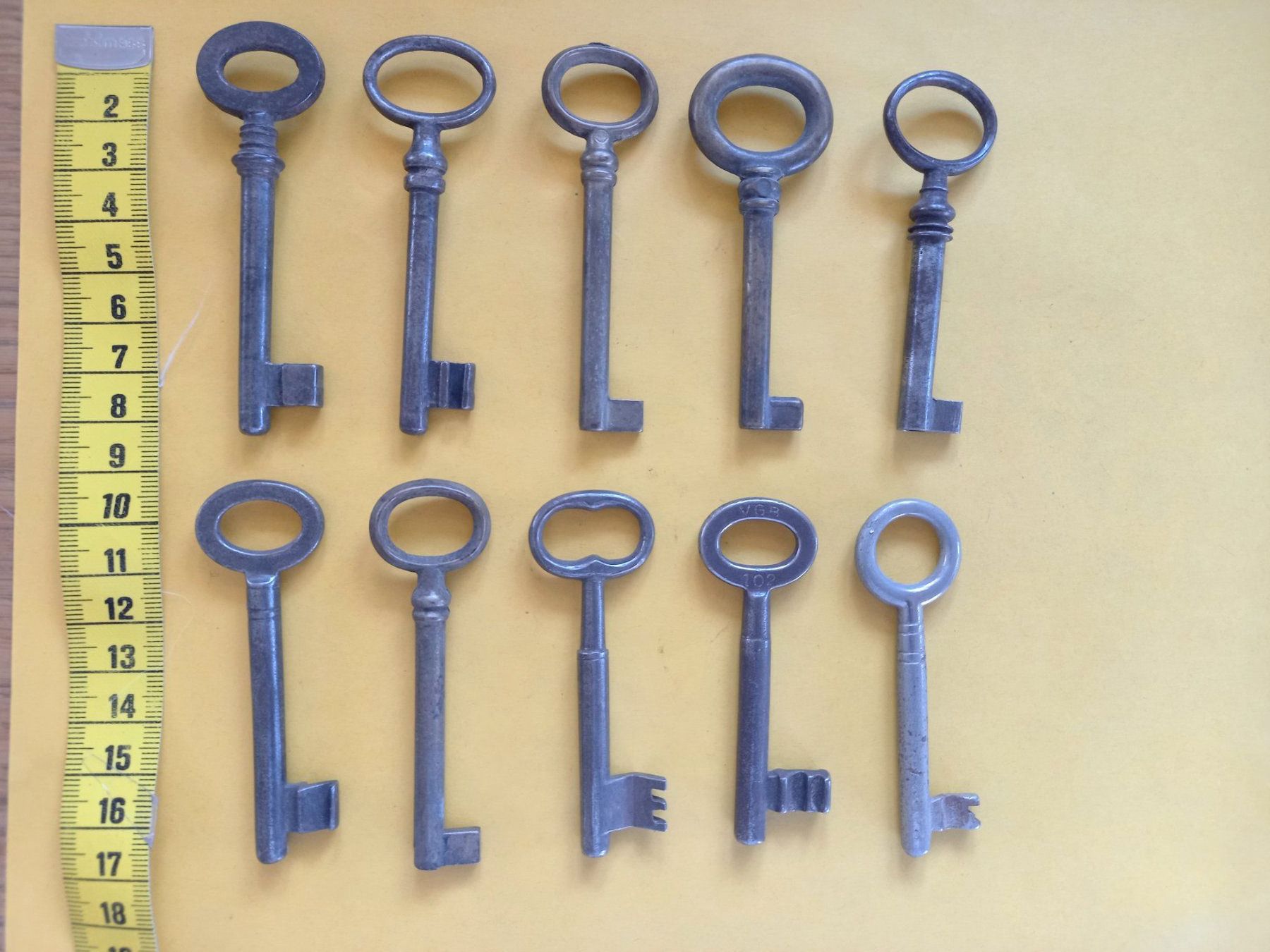 Chiavi: Lot de 10 diverses anciennes clefs – Usato da Rossens FR venduto da Souris1
