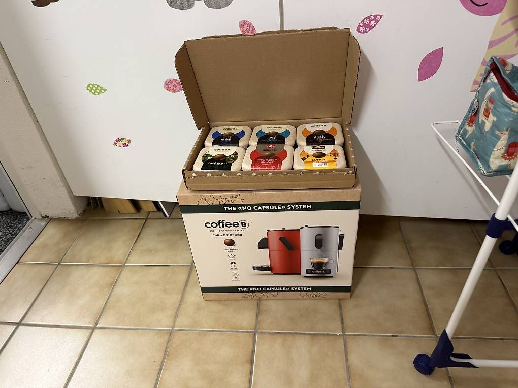 Coffee B Macchine per caffè & Macchine per espresso: Coffee B inkl Kapseln – Nuovo e nell'imballaggio originale da Schliern b. Köniz venduto da bla_r9qn 1