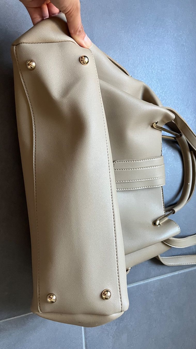Taschen für Damen: YOKI Elegant/Chic Beige Hand-Shoulder Bag, Gold Hardware – Gebraucht aus Zofingen von lis_7xzz 7