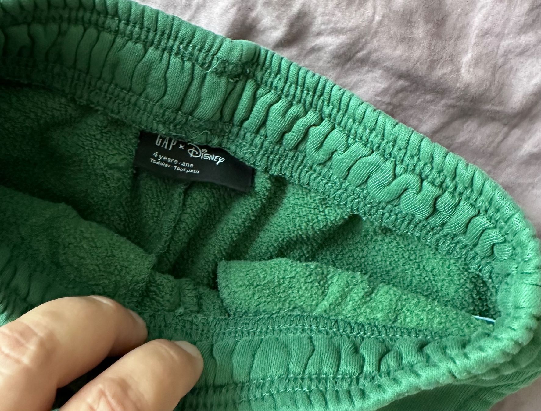 Gap Pantalons: GAP Disney Kinder-Jogginghose – D'occasion à Dürrenroth par tvy_bh56 2