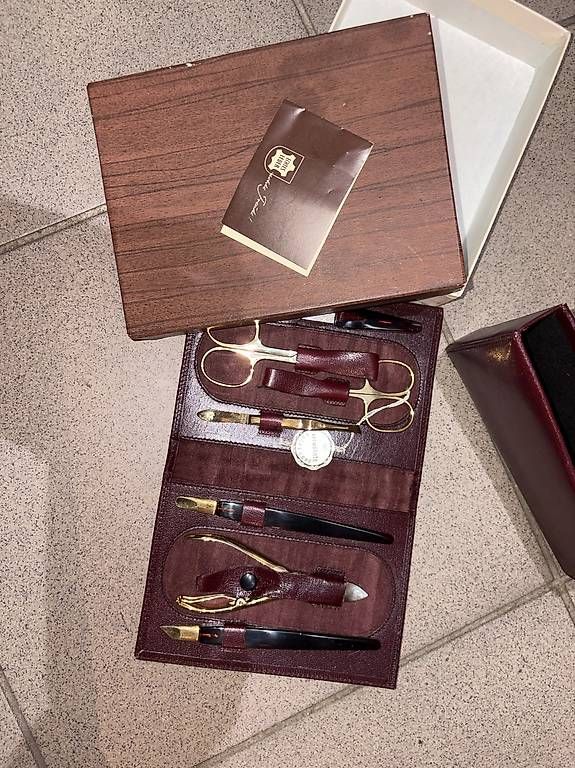 PC: ensemble de manucure vintage haut de gamme  – Nuovo e nell'imballaggio originale da La Chaux-de-Fonds venduto da reg_yw68 1