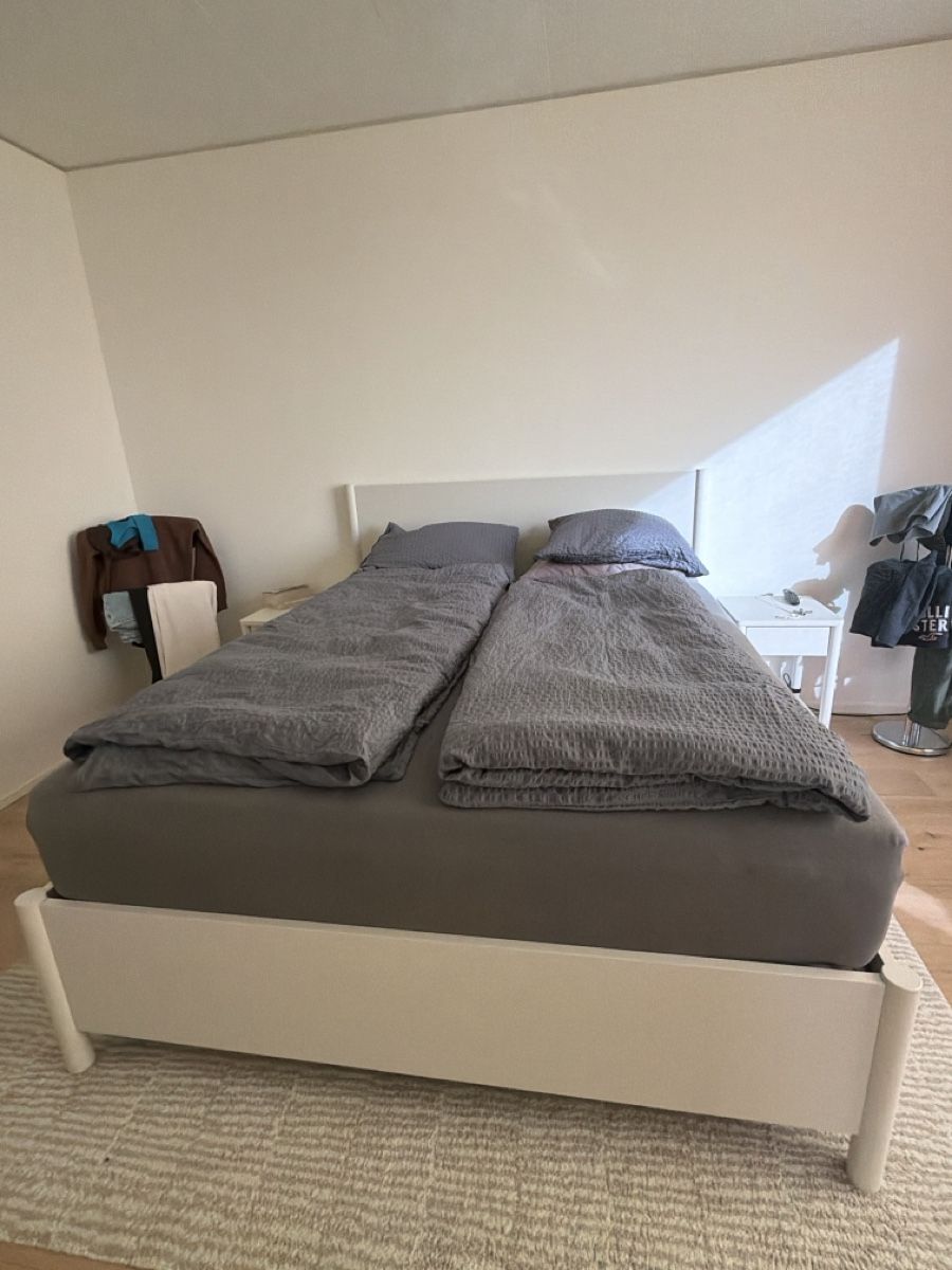 Ikea Letti: Gratis - White Double Bed Frame w/Mattress and Drawers – Usato da Zürich venduto da chi_bq8h 2