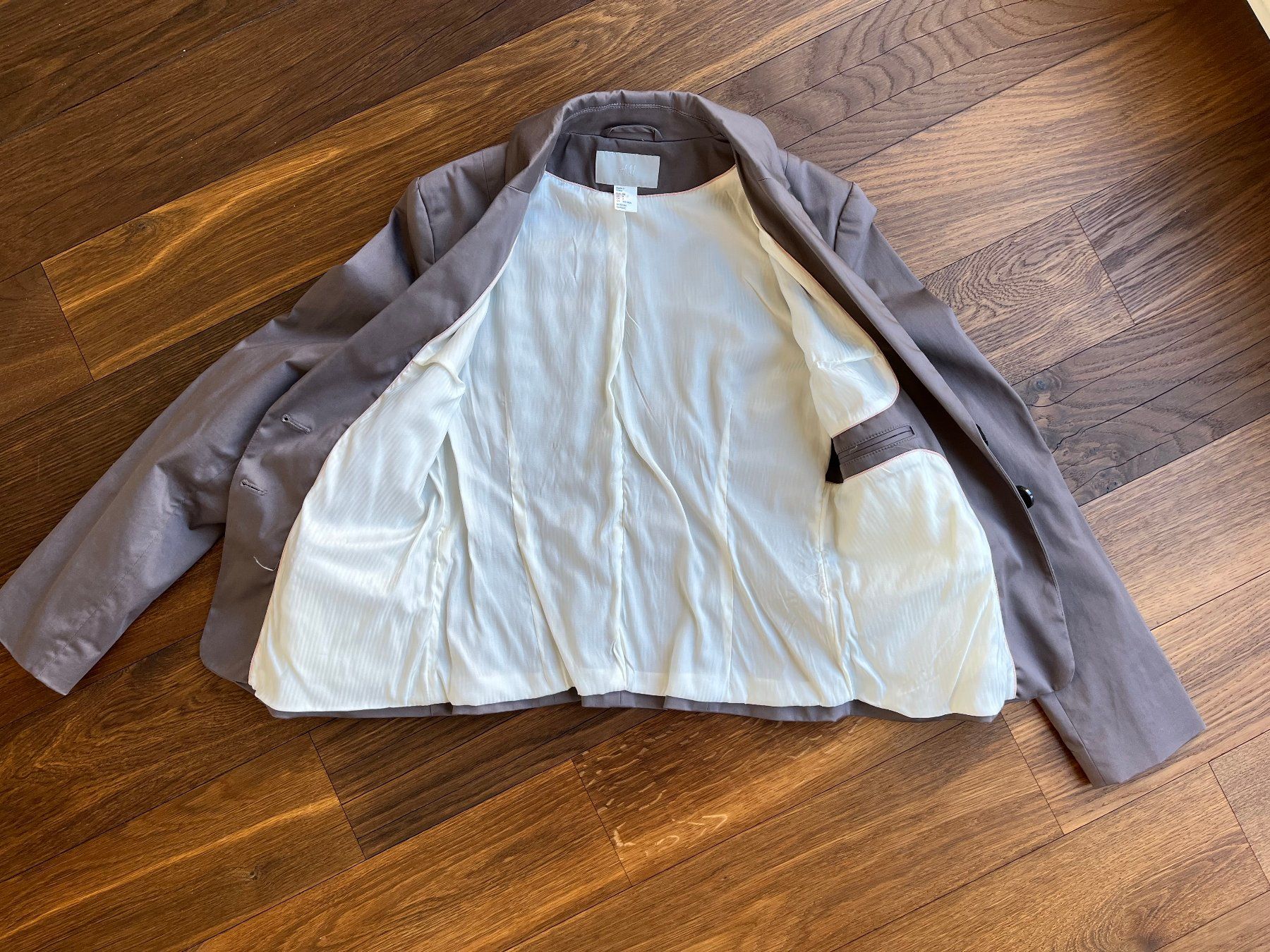 H&M Giacche: Jacke, eleganter Blazer in taupe / grau, Gr. 38 – Usato da Affoltern am Albis venduto da Blackrhythm 2