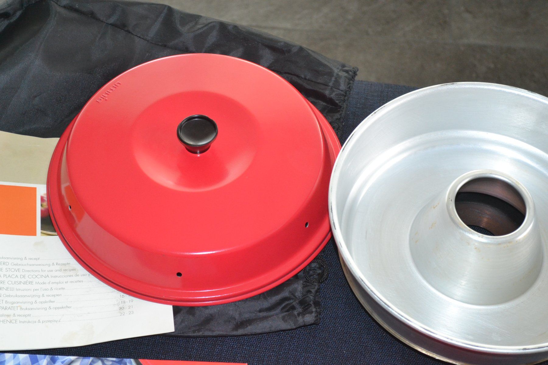 Komplettküchen: Omnia Camping-Backofen mit Silikoneinlage – Gebraucht aus Kölliken von  2