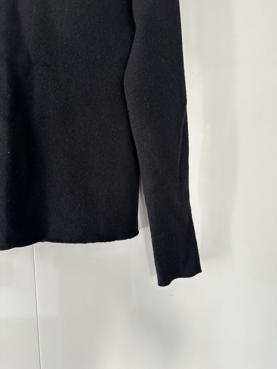 Pullover & Sweatshirts: 100% merino wool black V neck sweater – Gebraucht aus Uster von Monika_OB 7