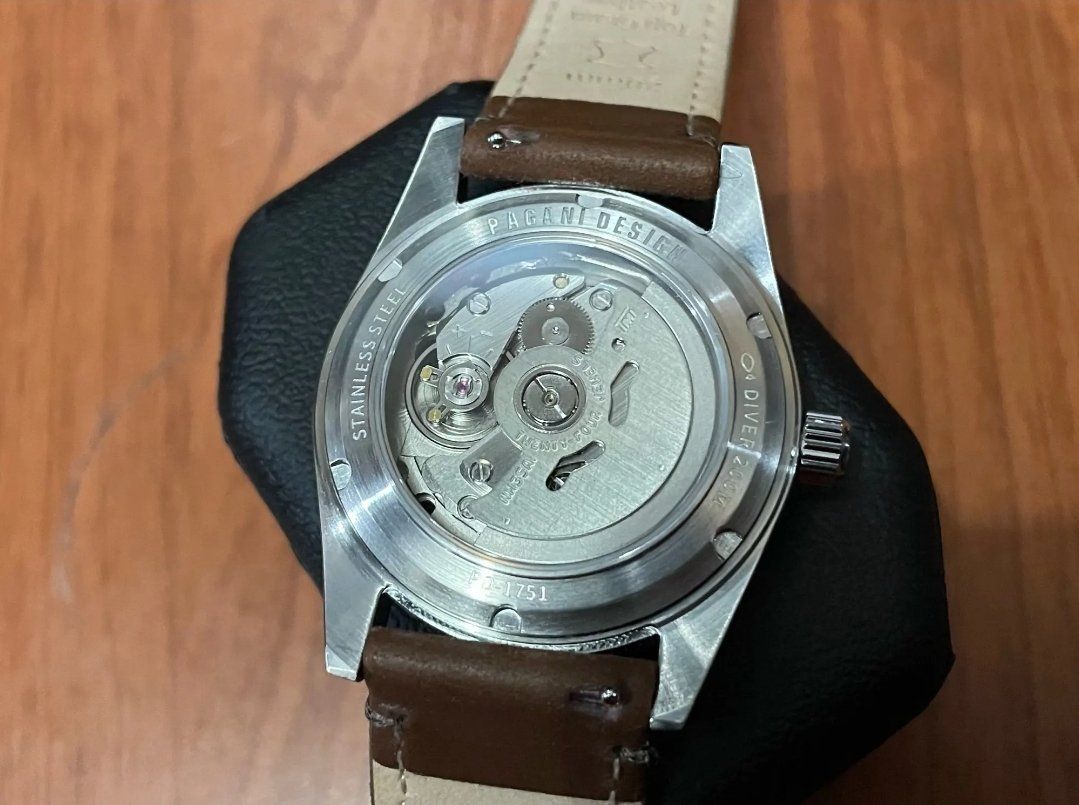 Pagani Design Orologi: Pagani Design Automatik Herrenuhren V2 – Nuovo e nell'imballaggio originale da Suhr venduto da ChronixChronometer 6