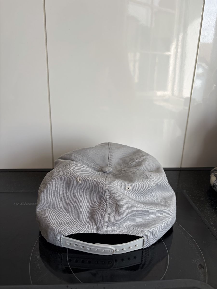 Copricapi, berretti & cappellini: Cherry Los Angeles Cap grey Snapback  – Usato da Zürich venduto da nickadelic 2