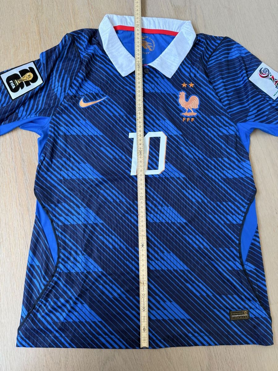 Maillots de corps & Pantalons: Mbappe Frankreich Performance Version Size L – Neuf (Voir description) à Allschwil par ale_99l7 7