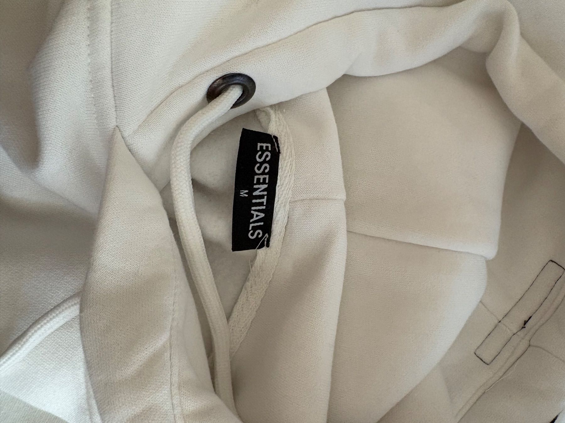 Pullover & Sweatshirts: Pull Essentials blanc, Taille M – Gebraucht aus Villars-sur-Glâne von vie_5d9b 6