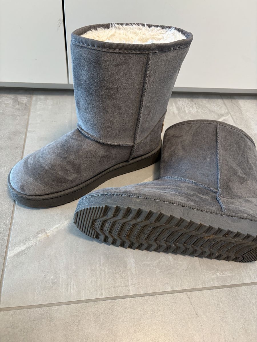 Chaussures femmes: graue Boots, Grösse 40 – D'occasion à Fischbach-Göslikon par Barbarak2 1