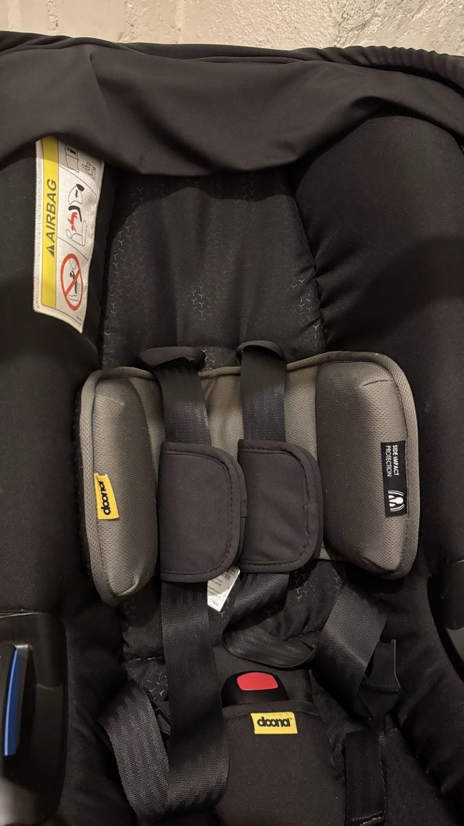 Doona Carrozzine: Doona+ Babyschale mit integriertem Kinderwagen schwarz – Usato da Luzern venduto da tat_zy9c 5