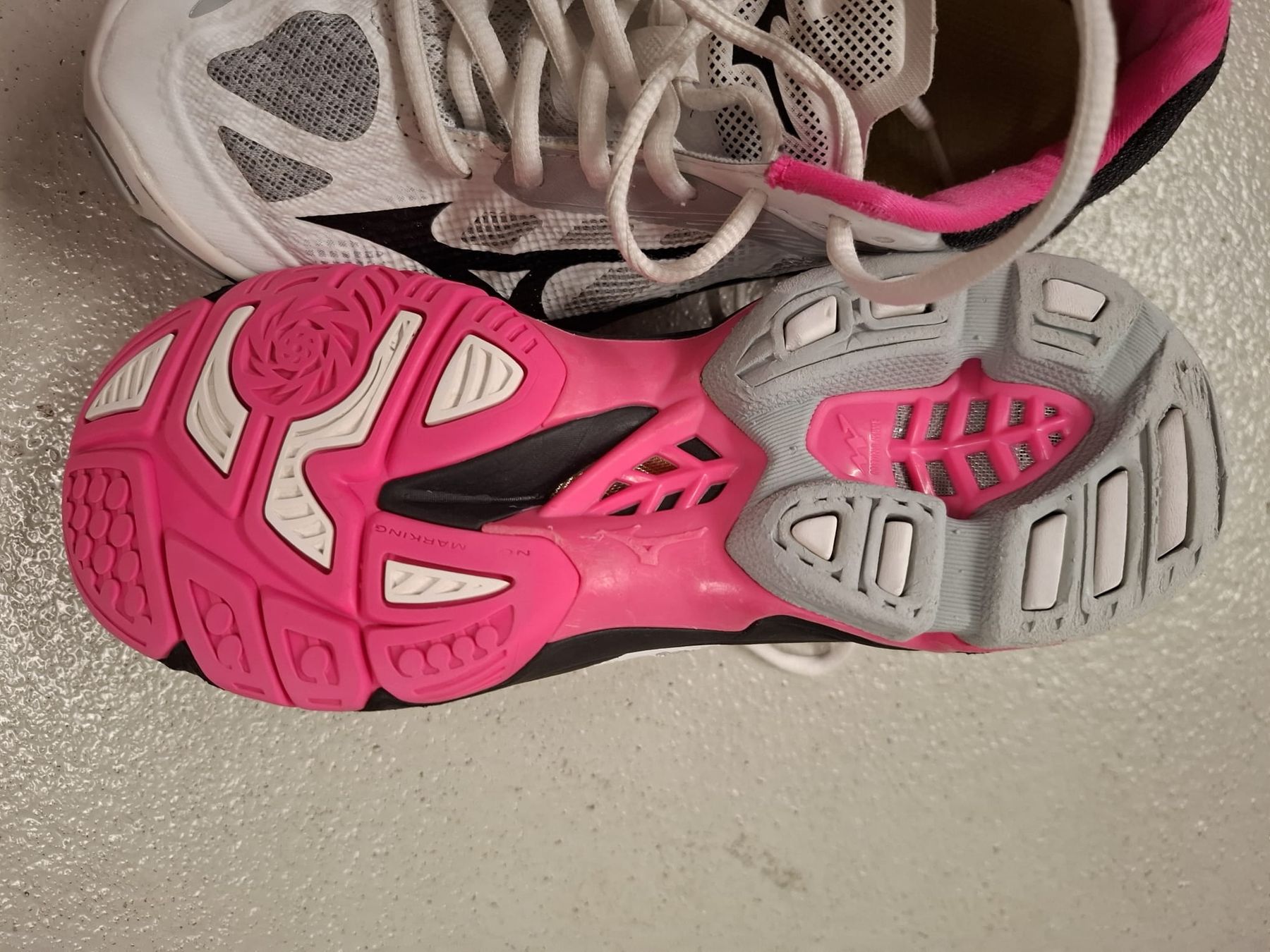 Mizuno Scarpe per ragazze: MIZUNO Gr. 36 – Usato da Sursee venduto da Ventiduese 1