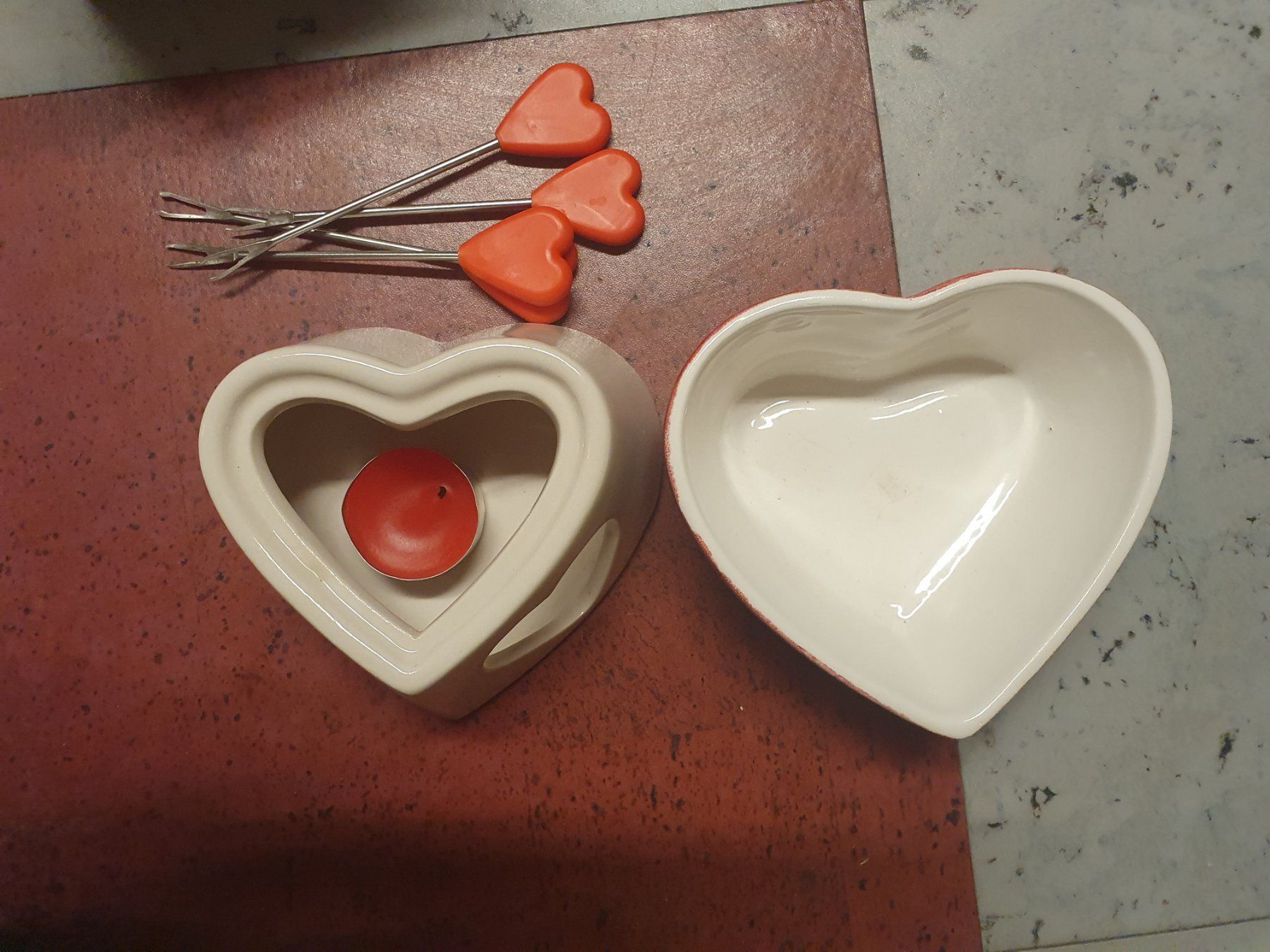 Set di piatti: Fondue Herzform – Usato da Moosseedorf venduto da Sonnenschein.. 3