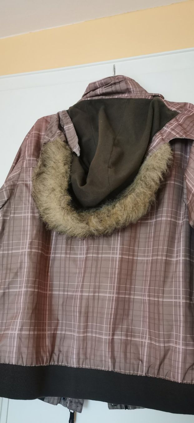 Giacche: Veste d'automne-hiver à capuche – Usato da Tavannes venduto da shannonmeylan2003 1
