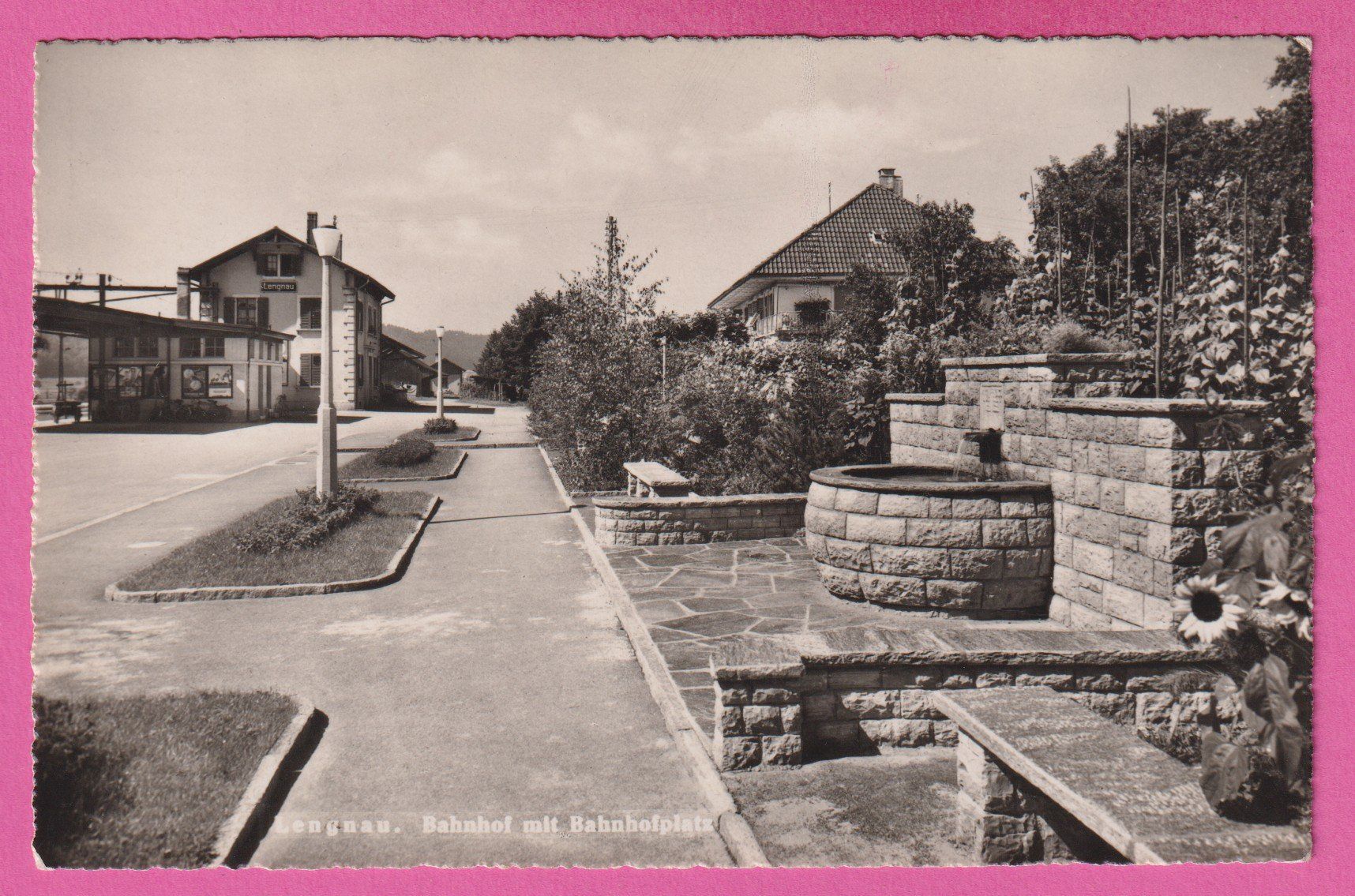 Cartoline postali: Lengnau BE ?? Bahnhof mit Bahnhofplatz – Usato da Einsiedeln venduto da dillie