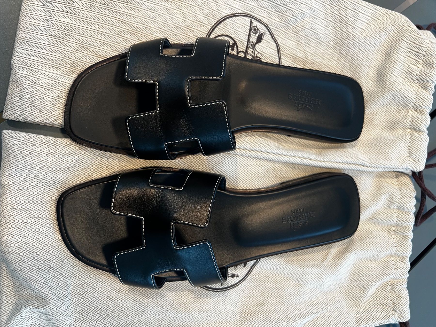Hermès Chaussures femmes: Hermes Oran 37,5 – D'occasion à Schwyz par sdesiree 1