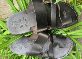 Superbes sandales minimaliste CAMEL 100%cuir noir n.37