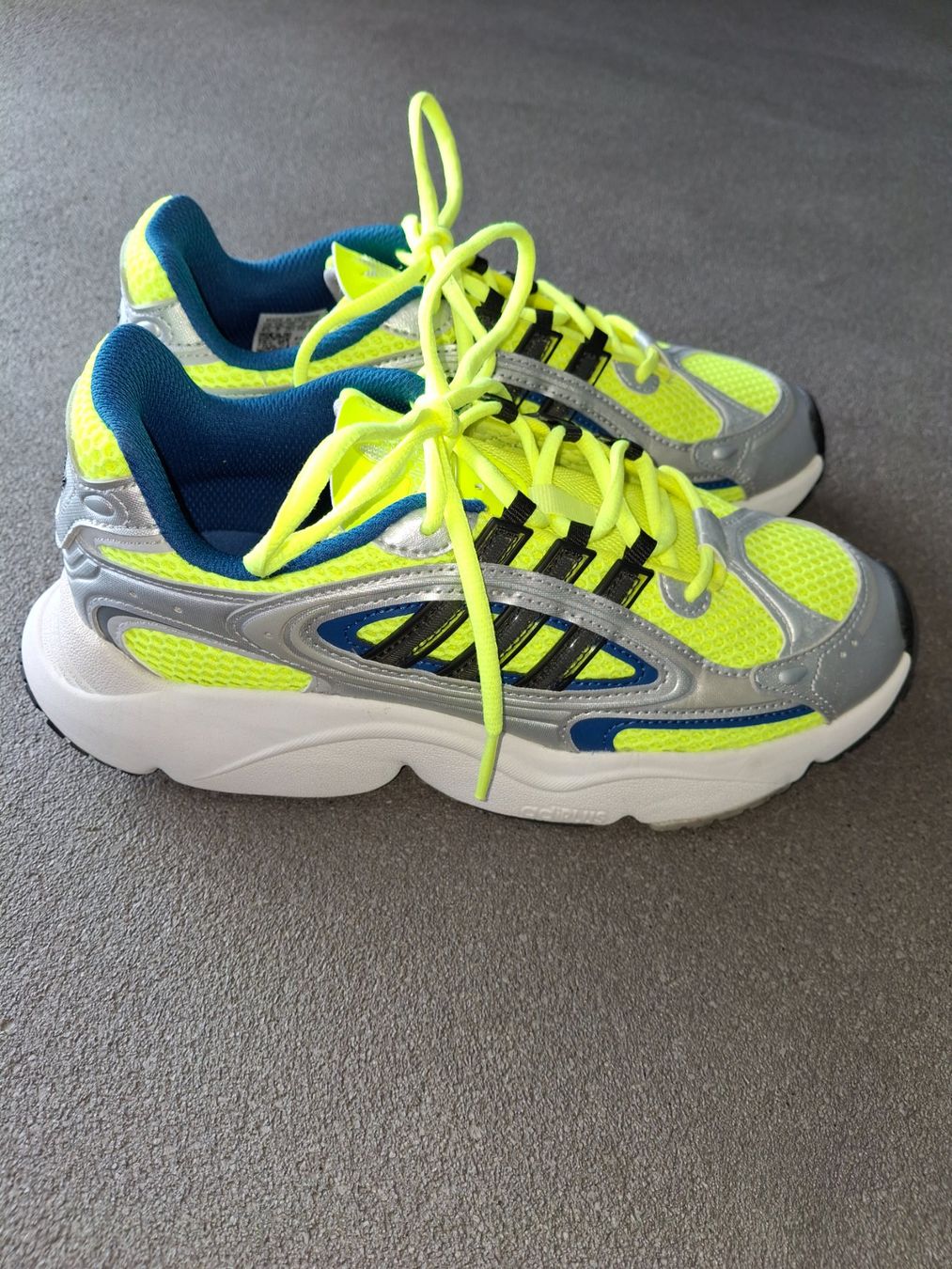 Adidas Damenschuhe: Adidas Sneaker Top Zustand – Gebraucht aus Widnau von Ms_Lefthand 2