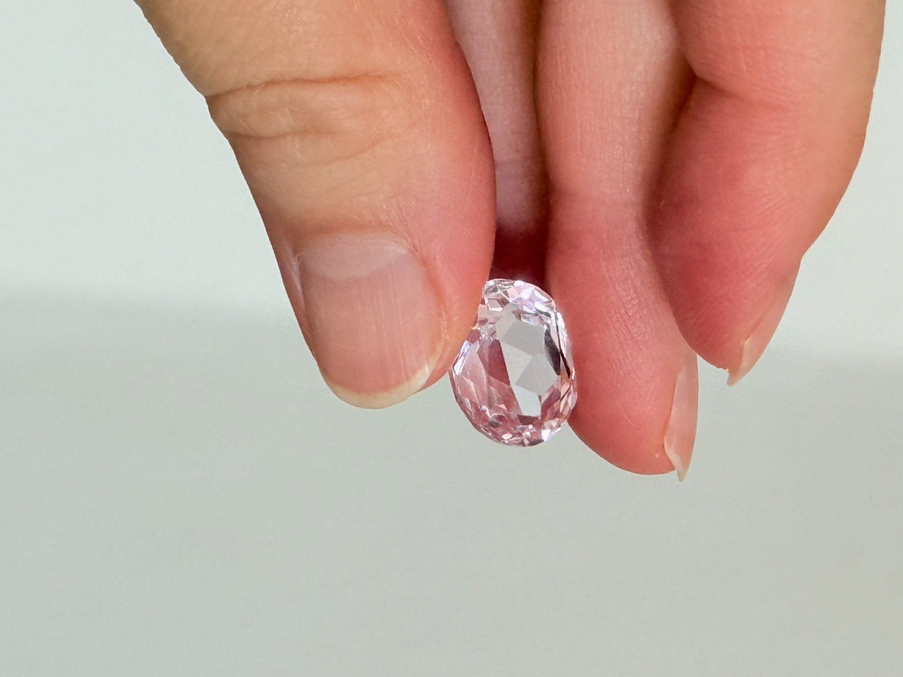 Pietre preziose: Certified 17.70 Ct Oval Cut Loose Gemstone – Nuovo e nell'imballaggio originale da Genève venduto da AWWA 3