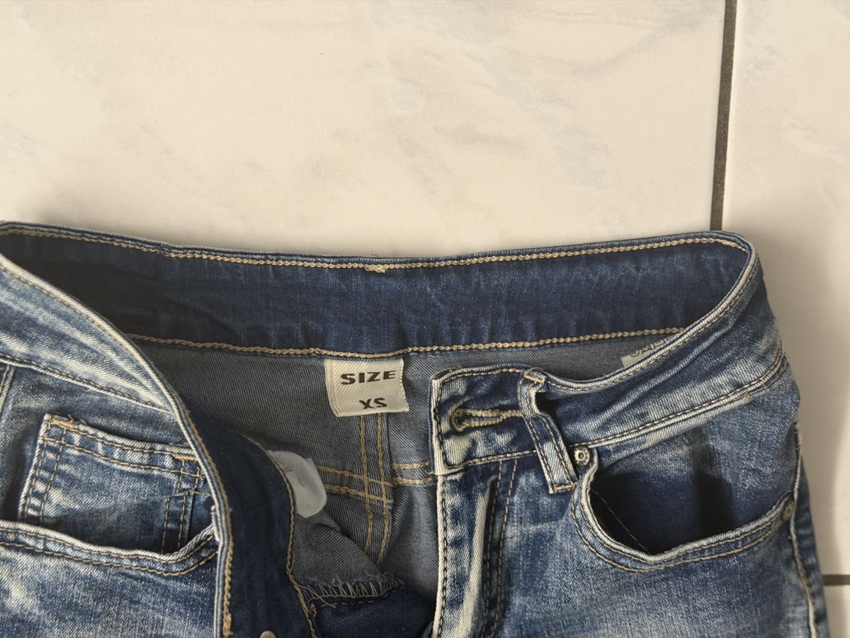 Jeans: Jeans da donna con ricami e perline – Usato da Origlio venduto da sim_5ld6 2