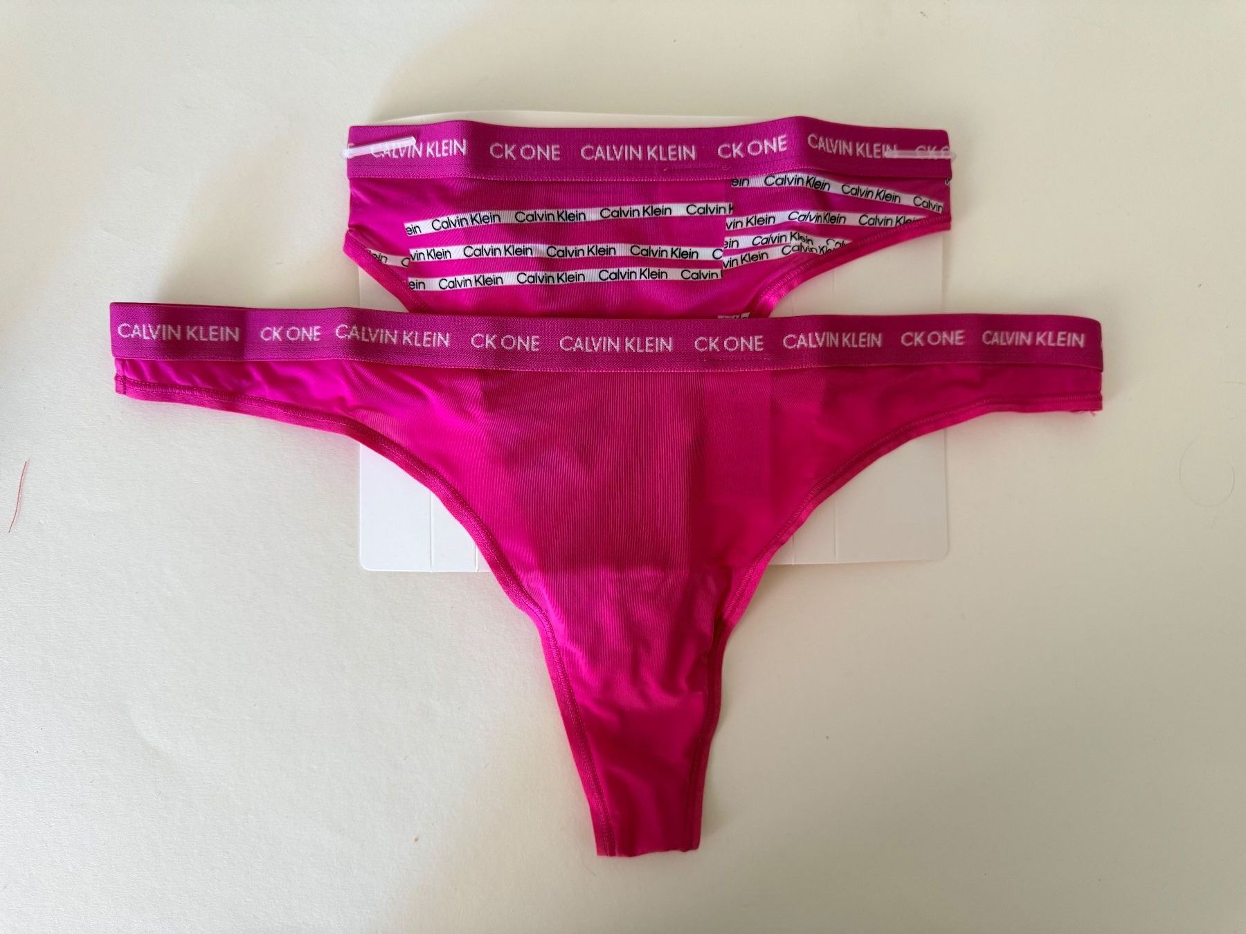 Calvin Klein Altra biancheria intima: CALVIN KLEIN, String Microfibre, Grösse L, 2 Stück in Pink – Nuovo e nell'imballaggio originale da Rudolfstetten venduto da gst_g7xl 3