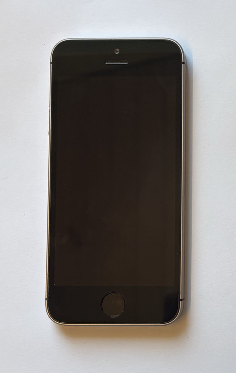 Apple Telefoni cellulari / Smartphones: Apple iPhone SE 1. Gen. Silber 64 GB – Usato da Turbenthal venduto da Pepi52 1
