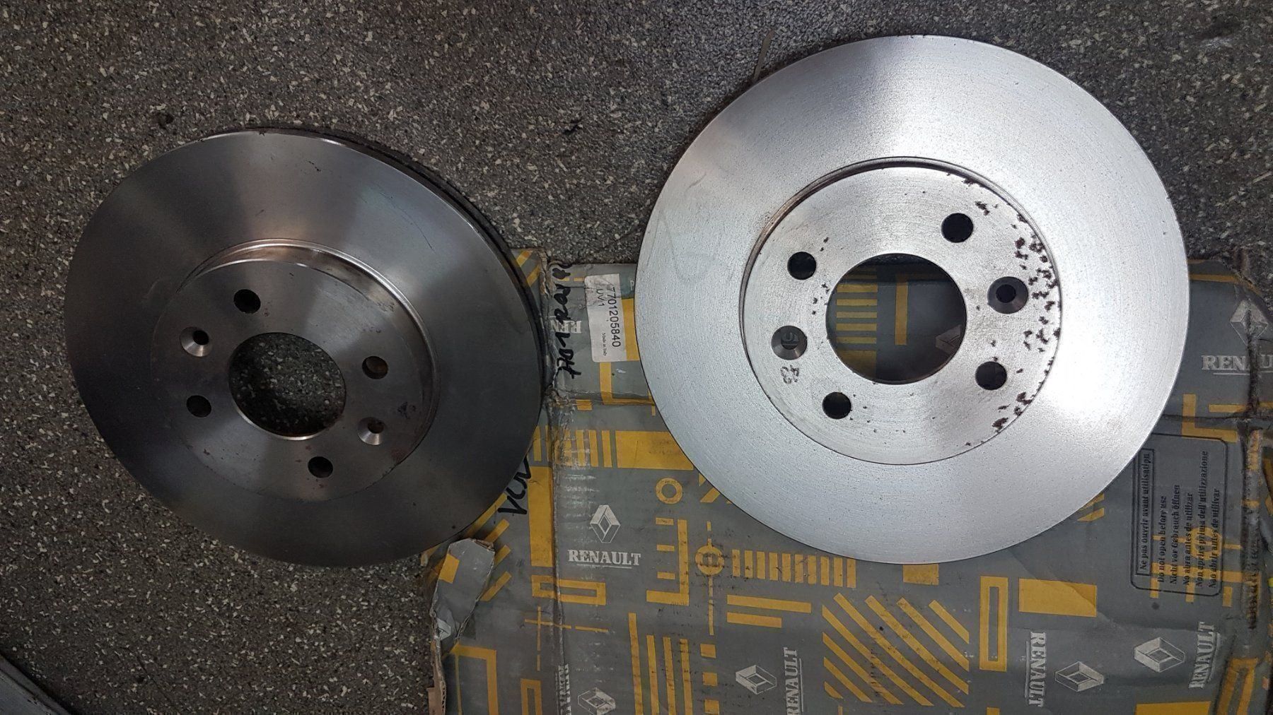 Renault Alle Autoersatzteile: 7701205840 Bremsscheiben vorne RENAULT – Neu und originalverpackt aus Zürich von DDAParts 1