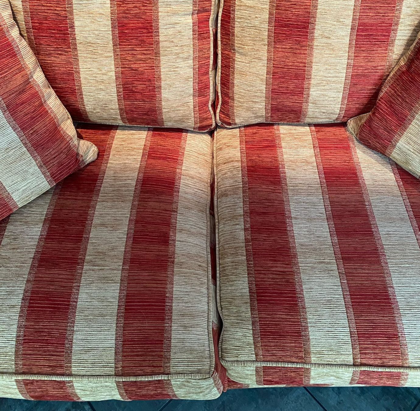 Divani: Englisches Designer Sofa, Duresta gestreift rot/beige – Usato da Ronco sopra Ascona venduto da liz_dbg6 1