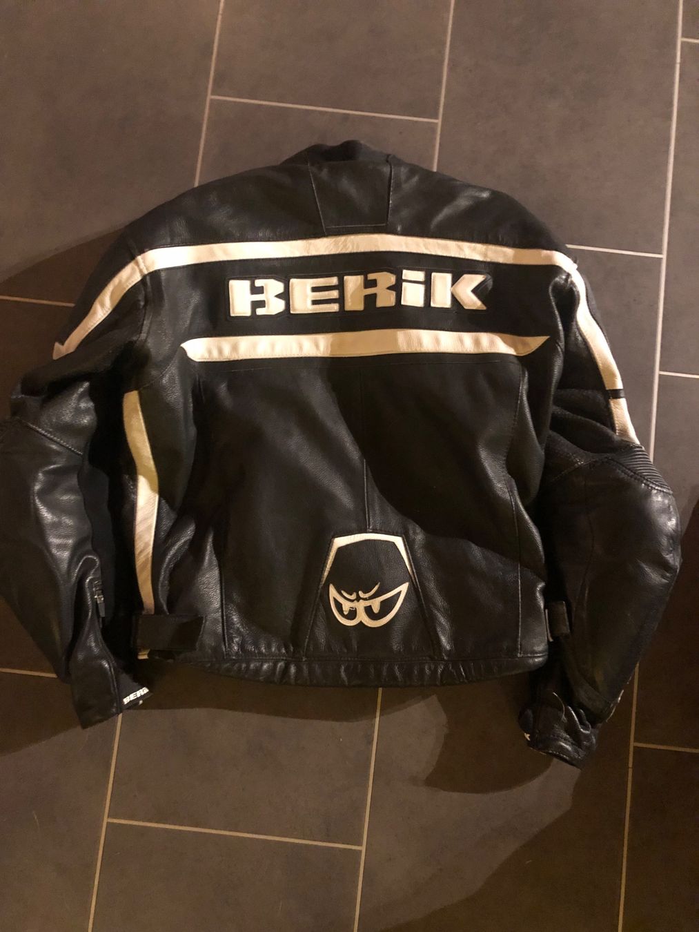 Completi, tute sportive e funzionali: Motorrad-Lederkombi 2-Teilig mit Stiefeln – Usato da Guggisberg venduto da eil_ty7w 1