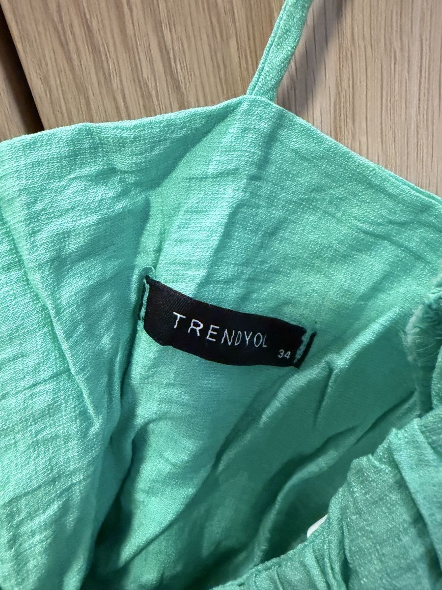 Top: mint green crop top - Size 34 – Usato da Horgen venduto da Elizhadz 1