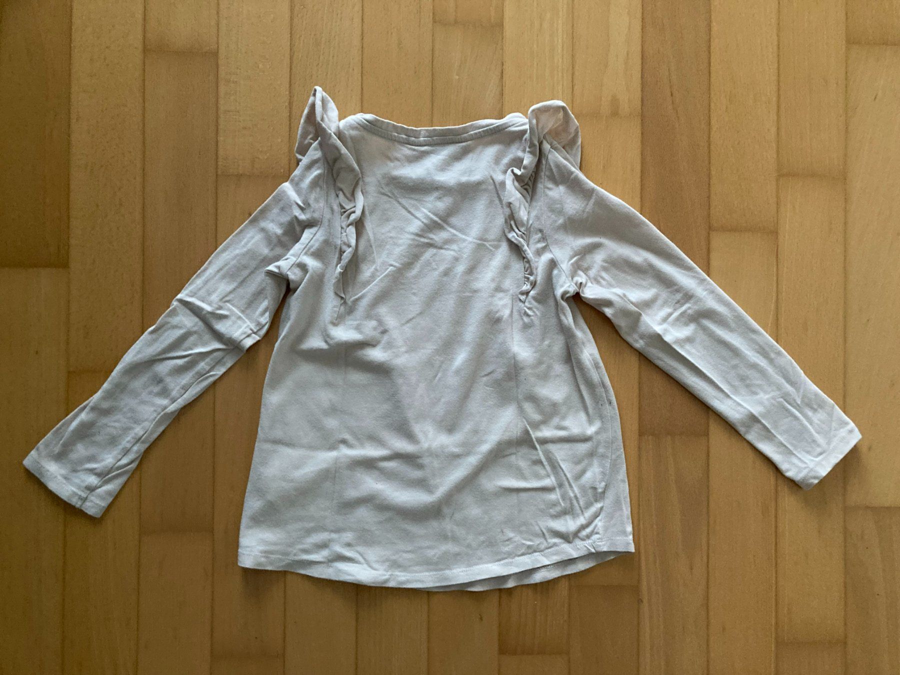 H&M Blusen, T-Shirts & Tops: Shirt langarm mit Rehkitz – Gebraucht aus Muttenz von Juvenile33 3